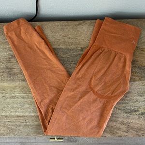 Worn once NVGTN contour leggings